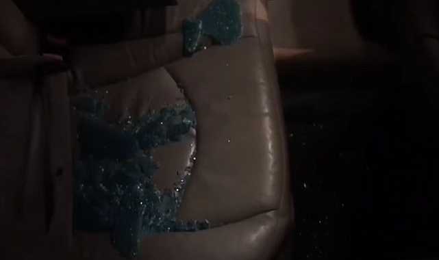 Urfa'da camları kırılan araçtan özel eşya çalındı