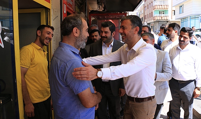AK Parti Şanlıurfa'da sahaya çıktı