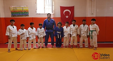 Akçakaleli gençler geleceğe umutla bakıyor