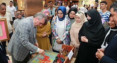Başkan Beyazgül sanat sokağı el sanatları sergisinin açılışını yaptı