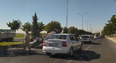 Çevre yolunda kaza! Araç takla attı