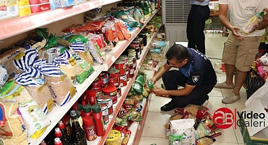 Haliliye zabıtası tarihi geçmiş çok sayıda ürüne el koydu