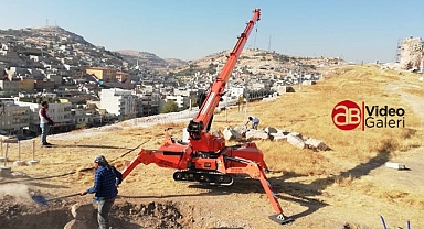 Kaledeki çalışmalara destek için örümcek vinç alındı