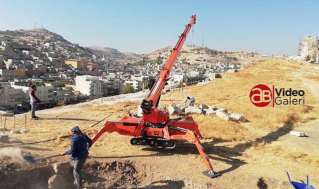 Kaledeki çalışmalara destek için örümcek vinç alındı