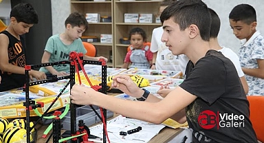 Karaköprü'de çocuklar yaz tatilini bilim merkezinde değerlendiriyor