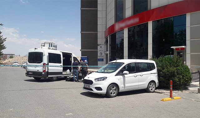 Şanlıurfa'da banka şubesinin önünde bomba paniği
