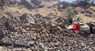 Siverek'te toprak kayması! Yol kapandı