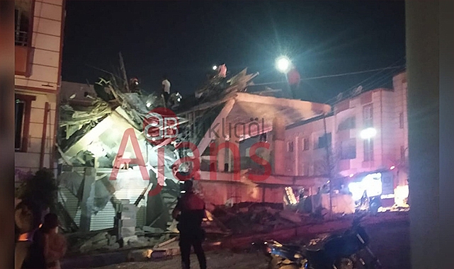 Urfa'da iki katlı bina çöktü