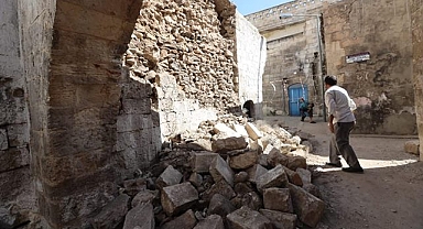 Urfa'da tarihi yapı çöktü! Büyükşehir harekete geçti