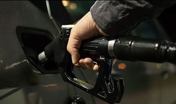 Vatandaş bayram sabahına akaryakıt zammı ile uyandı