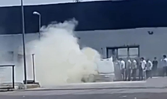 Siverek'te muayene istasyonuna giden araç yandı