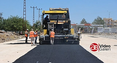 Büyükşehir Belediyesinden Siverek’te asfalt atağı