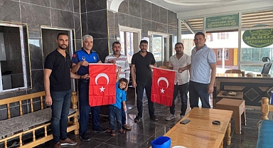 Eyyübiye’de her yer kırmızı beyaza büründü