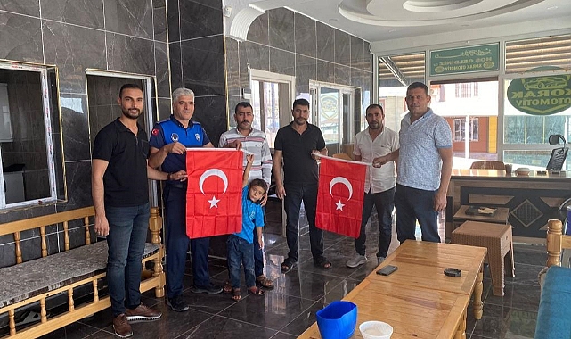 Eyyübiye’de her yer kırmızı beyaza büründü