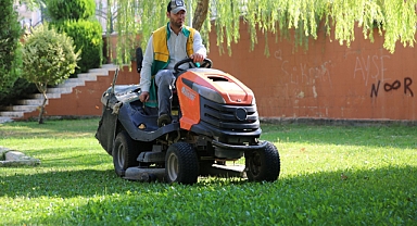 Karaköprü’de parklar bakımla güzelleşiyor