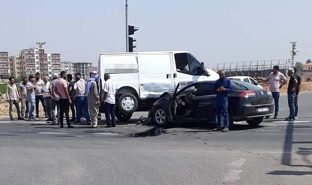 Şanlıurfa'da kaza! Minibüs otomobilin üstüne çıktı