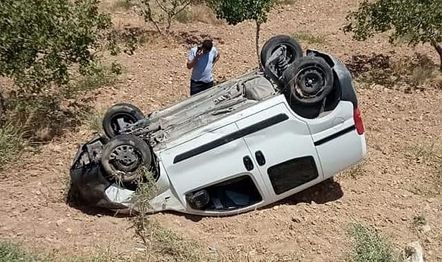 Şanlıurfa'da kontrolden çıkan araç tarlaya uçtu