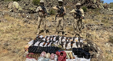 Yüklü miktarda cephane ve silah ele geçirildi 