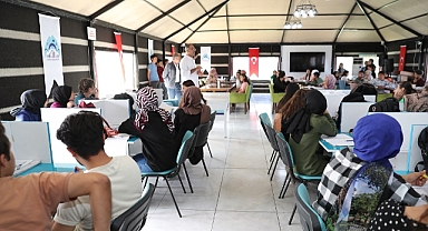 Başkan Kuş, kitap otağında öğrencilerle bir araya geldi