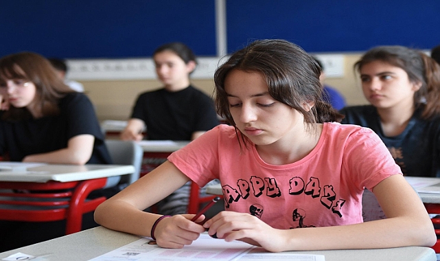 Binlerce öğrenci burs almaya hak kazandı