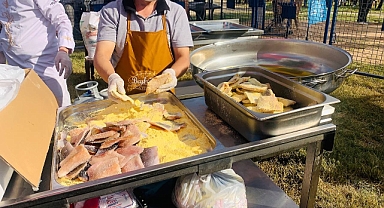 Birecik'te 3 bin kişiye balık ekmek ikram edildi 