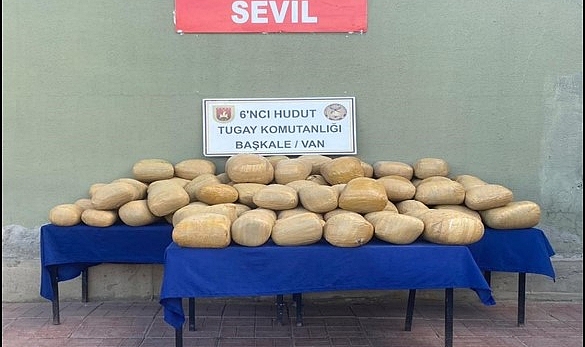 Çuvallar içerisinde yüklü miktarda esrar ele geçirildi