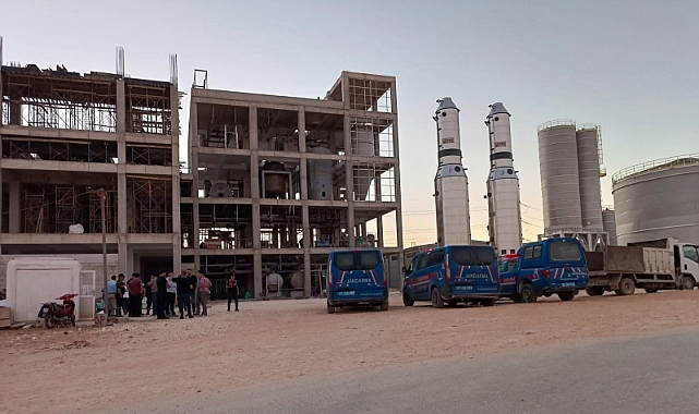 Fabrika inşaatında metal platform çöktü: 1 ölü, 4 yaralı   