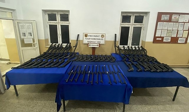 Sınırda, ilaç, silah ve namlu ele geçirildi