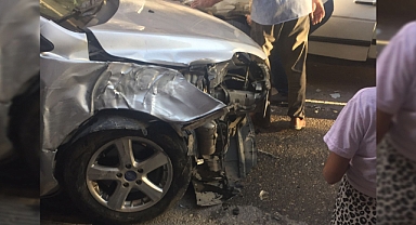 Sokak arasında hız yapan araç kazaya neden oldu 