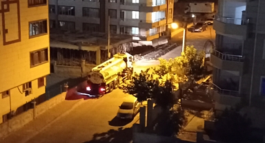 Susuz kalan binalara tankerle su veriliyor 