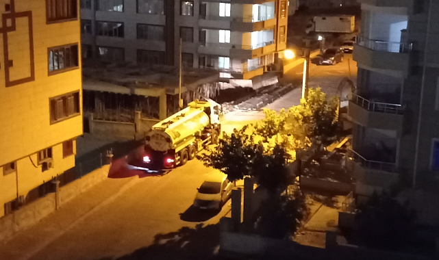 Susuz kalan binalara tankerle su veriliyor