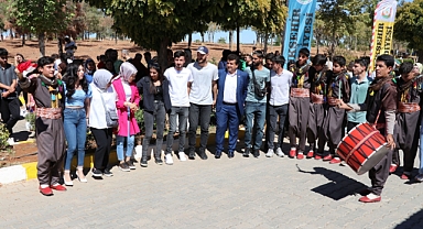 Üniversite öğrencilerinden Haliliye Belediyesi standına yoğun ilgi