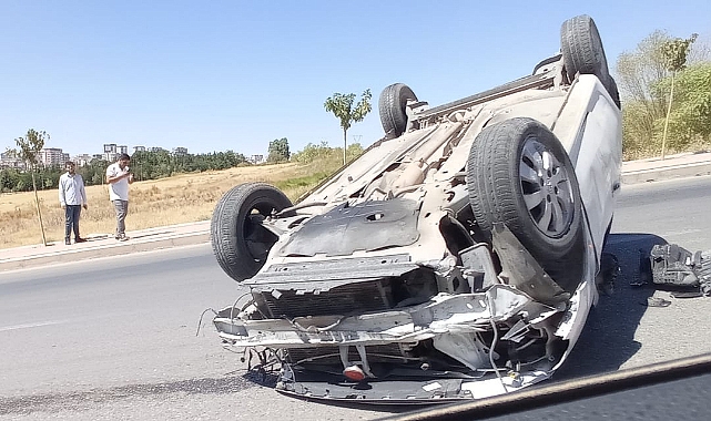 Urfa'da hızını alamayan araç takla attı