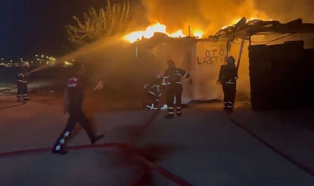 Urfa'da oto lastikçisinde yangın!