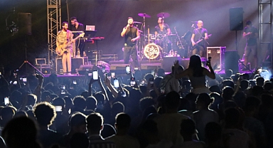 Zakkum Grubundan Urfa'nın Etrafı Dumanlı Dağlar türküsü