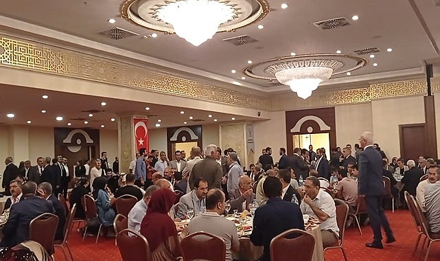 Bakan Kirişçi'nin Urfa programına gelenler ayakta kaldı