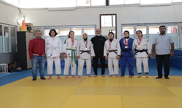 Büyükşehir’de şampiyon sporcular yetişiyor