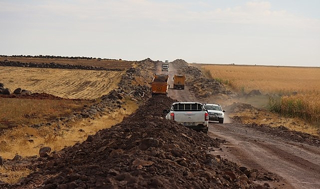 Büyükşehir’den Siverek kırsalında yol çalışması