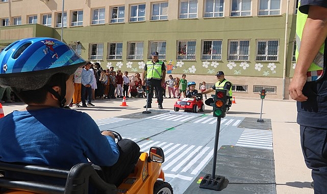 Jandarmadan Öğrencilere trafik eğitimi