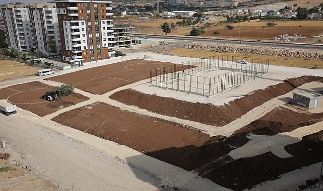 Karaköprüde çalışmalar hız kazandı! Yeni spor sahaları yapılıyor