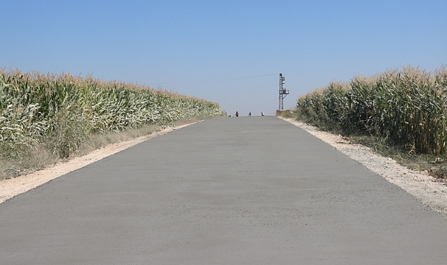 Kent kırsalında asfalt ve beton yol çalışması devam ediyor