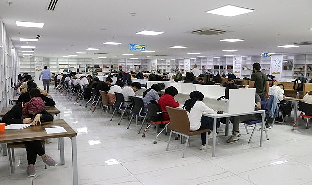 Öğrenciler sunulan imkanlar için başkan Canpolat’a teşekkür etti