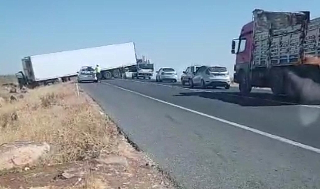 Ölüm yolunda tır kontrolden çıktı!