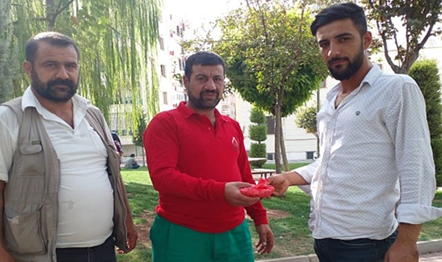 Temizlik personelinden örnek davranış