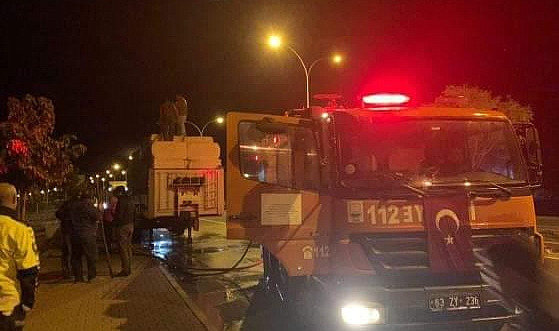 Urfa'da pamuk yüklü tırda yangın