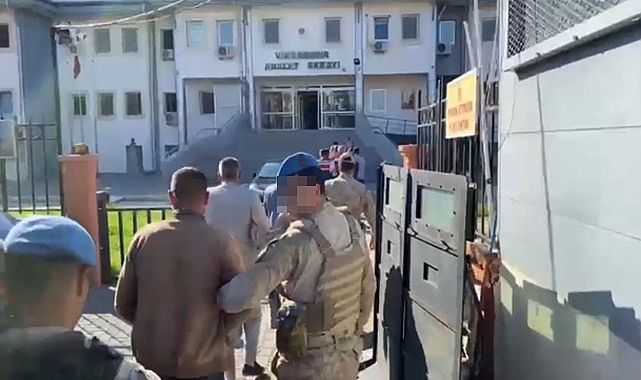 Viranşehir'de 3 ev taranmıştı! Jandarma 14 kişiyi yakaladı