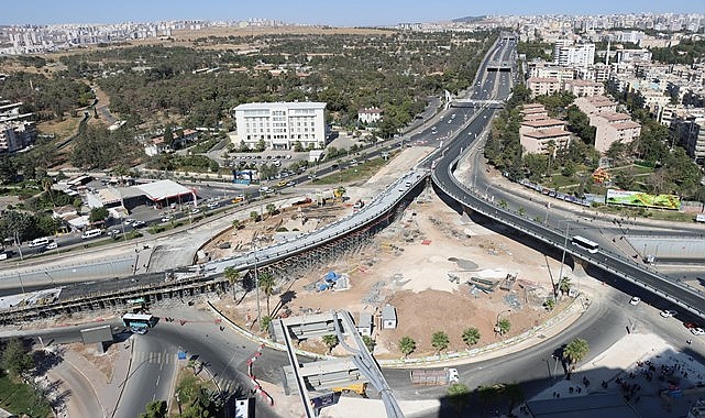 Abide Kavşağında yapılan Karaköprü viyadüğü trafiğe açıldı