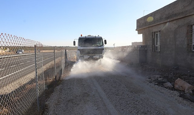 Geçit Mahallesin’de yollar çamurdan arındırıldı