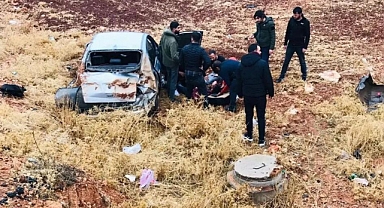 Hilvan'da kontrolden çıkan otomobil tarlaya uçtu