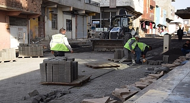 Hürriyet Mahallesinde kilitli parke taşı çalışması